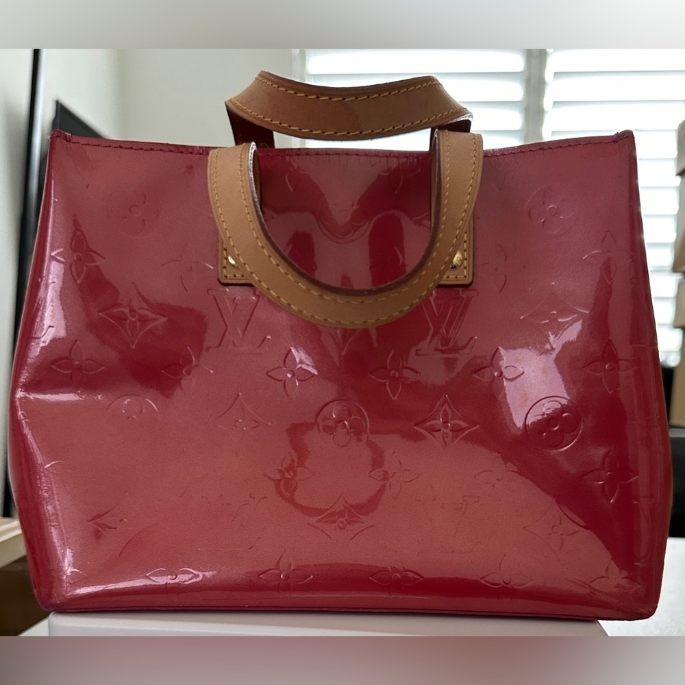Louis Vuitton | Reade PM in Monogram Vernis Leather - Picture 4 of 8